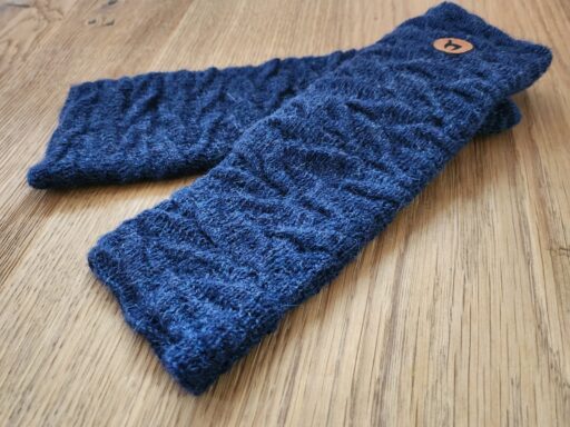 Pulwärmer aus 100% Baby Alpaka. Im Hofladen Alpaka Farm Anzengruber in Schlüßlberg oder im Online Shop erhältlich