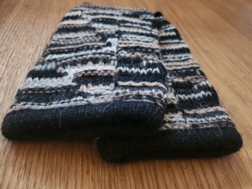 Pulwärmer aus 100% Baby Alpaka. Im Hofladen Alpaka Farm Anzengruber in Schlüßlberg oder im Online Shop erhältlich