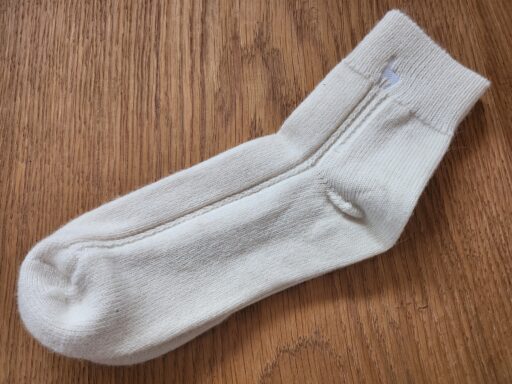 Ein Wohlfühlsocken zum wohlfühlen aus Alpakawolle erhältlich im Onlineshop oder bei uns im Hofladen in Schlüßlberg.