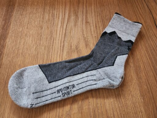 Der ideal Wandersocken aus Alpakawolle erhältlich im Onlineshop oder bei uns im Hofladen in Schlüßlberg.