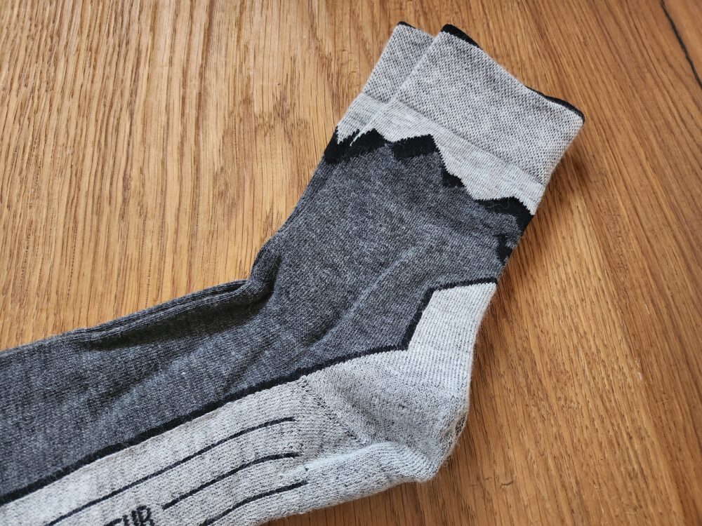 Der ideal Wandersocken aus Alpakawolle erhältlich im Onlineshop oder bei uns im Hofladen in Schlüßlberg.