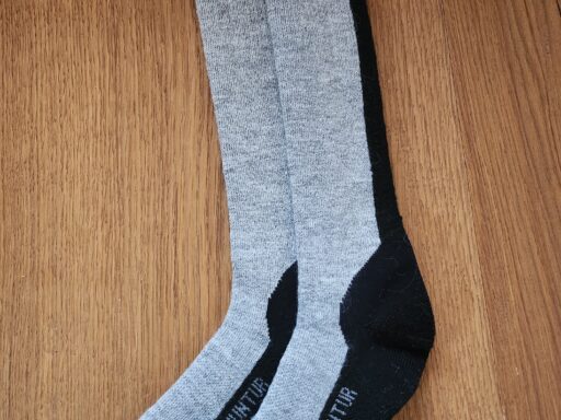 Der ideal Skisocken aus Alpakawolle erhältlich im Onlineshop oder bei uns im Hofladen in Schlüßlberg.